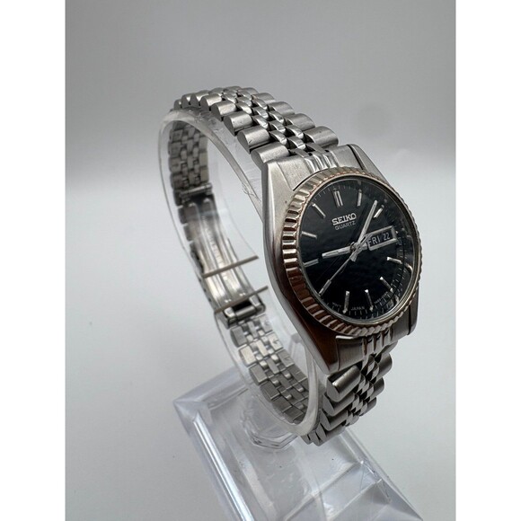 Vintage Seiko Quartz 7N83-0041 - Black Sunburst Dial main image 9